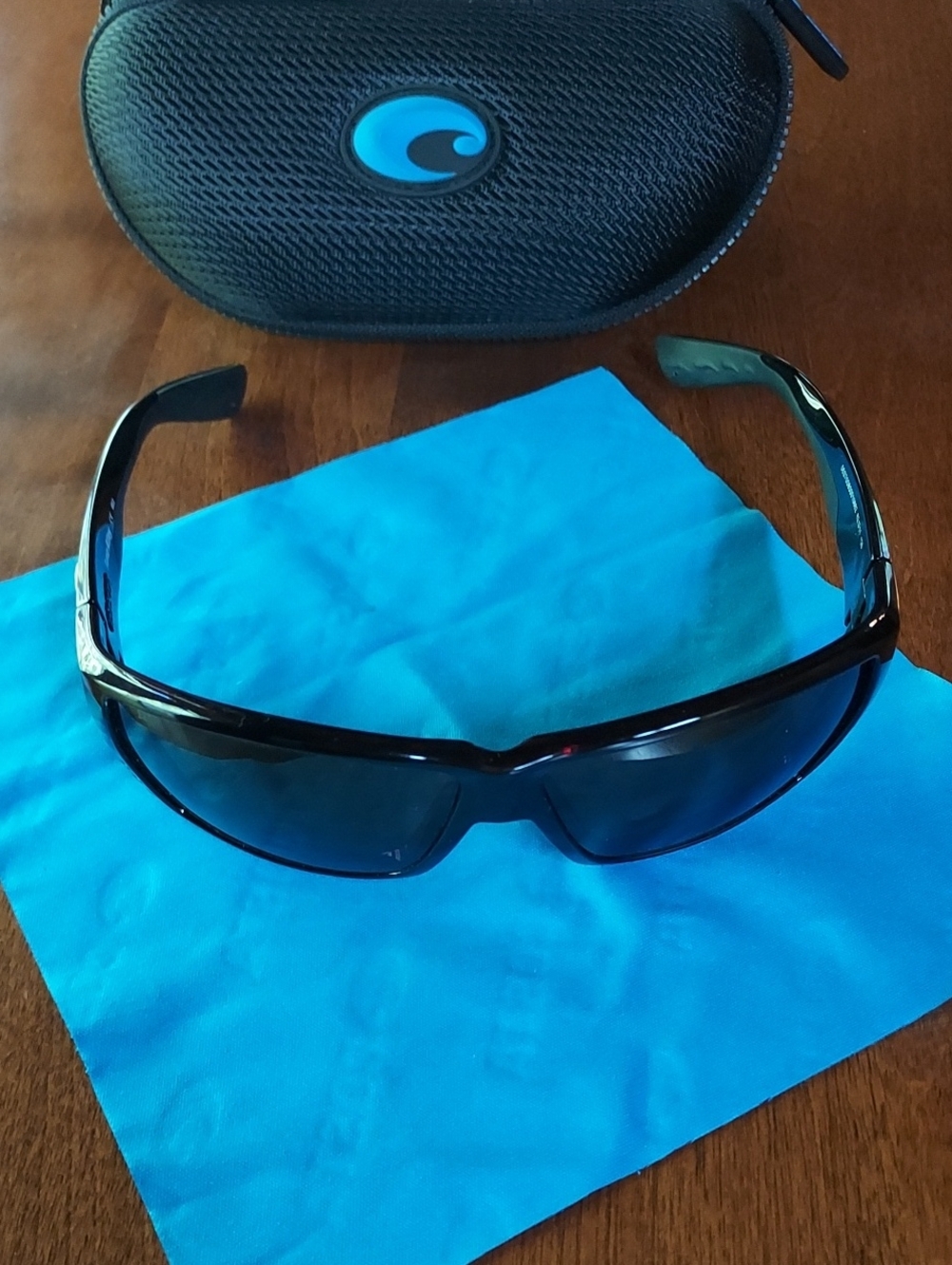 Costa Tuna Alley Polarized Men's Wrap Sunglasses Readers +2.50 with Case